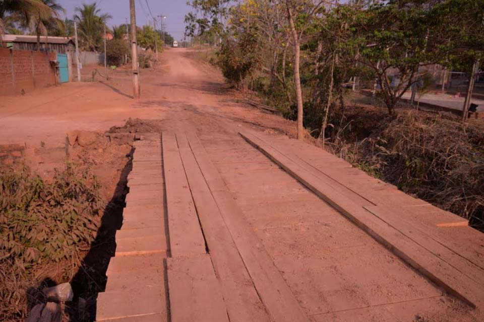 Secretaria de obras recupera ponte da Avenida Campo Grande no Bairro Planalto