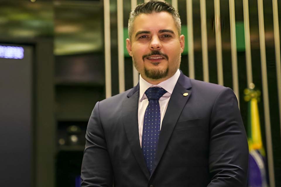 Deputado Thiago Flores é coautor de Projeto de Lei que criminaliza condutas ofensivas ao Cristianismo