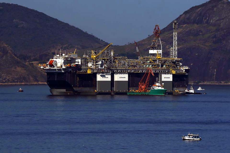 Paralisação de campos de petróleo pode gerar demissões