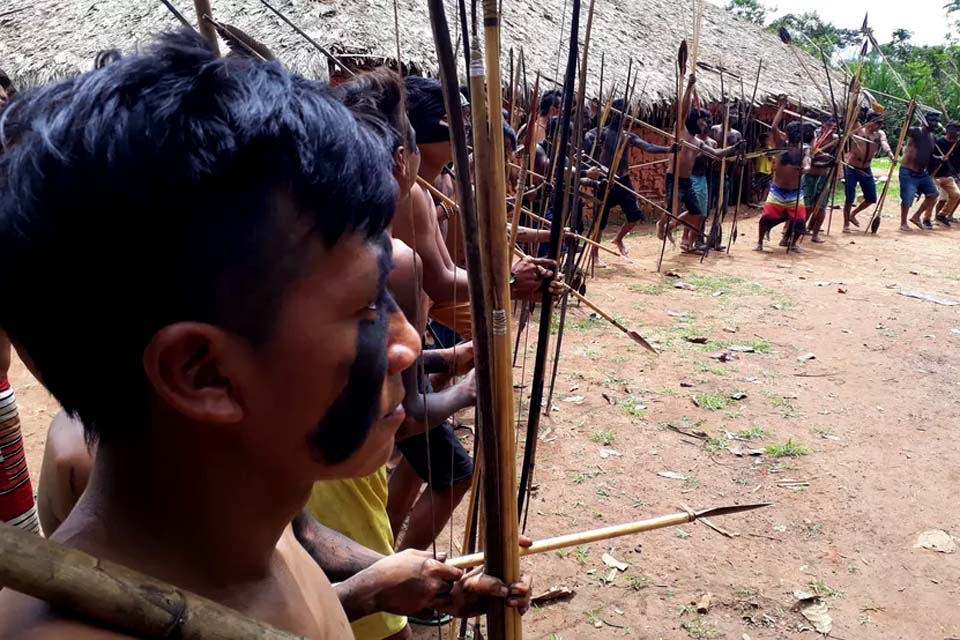 Indígenas deixam comunidades após ataques de garimpeiros na Terra Yanomami, diz Conselho