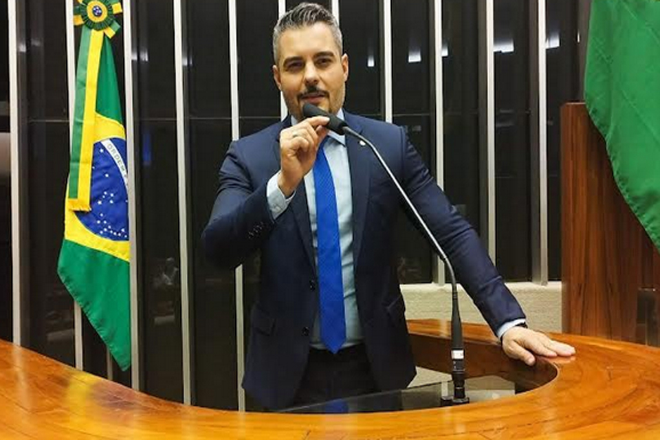 Deputado Thiago Flores assina requerimento de urgência para votação do Estatuto do Nascituro 