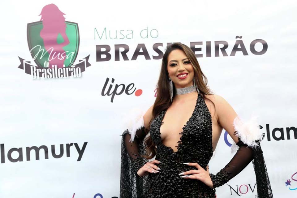 Olivia Faria usa 'obra de arte' em desfile do Musa do Brasileirão