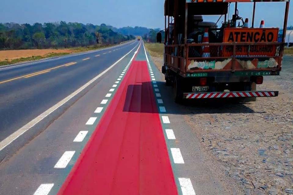 Anel Viário de Ji-Paraná recebe pintura de ciclofaixa para alertar motoristas e garantir segurança aos ciclistas