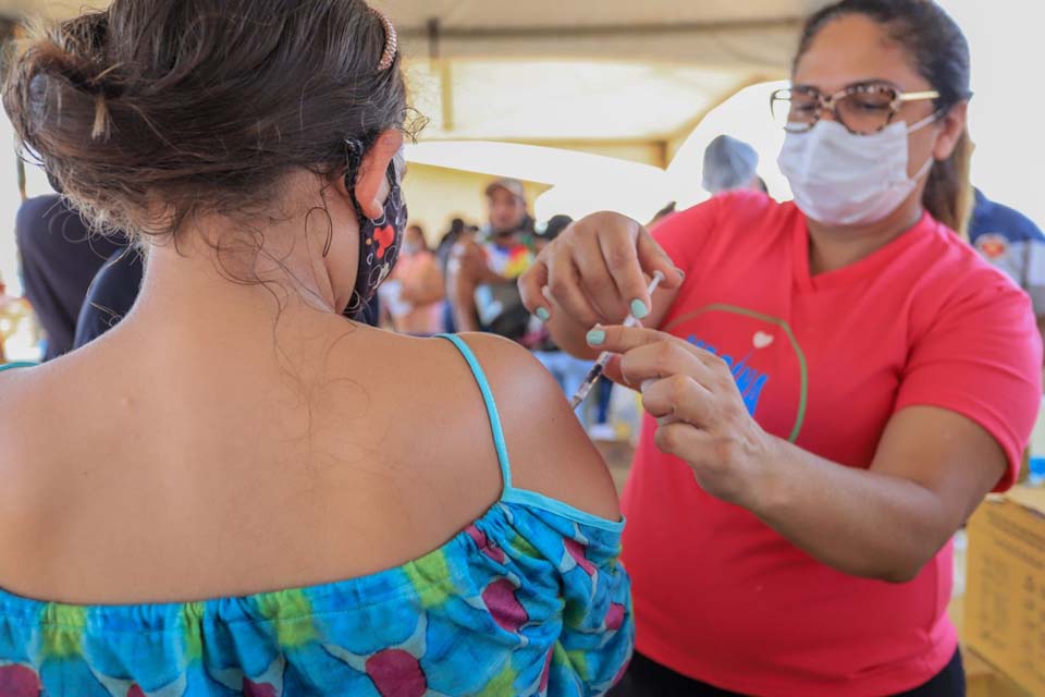 População dos residenciais Morar Melhor e Cristal da Calama são vacinadas contra a covid-19