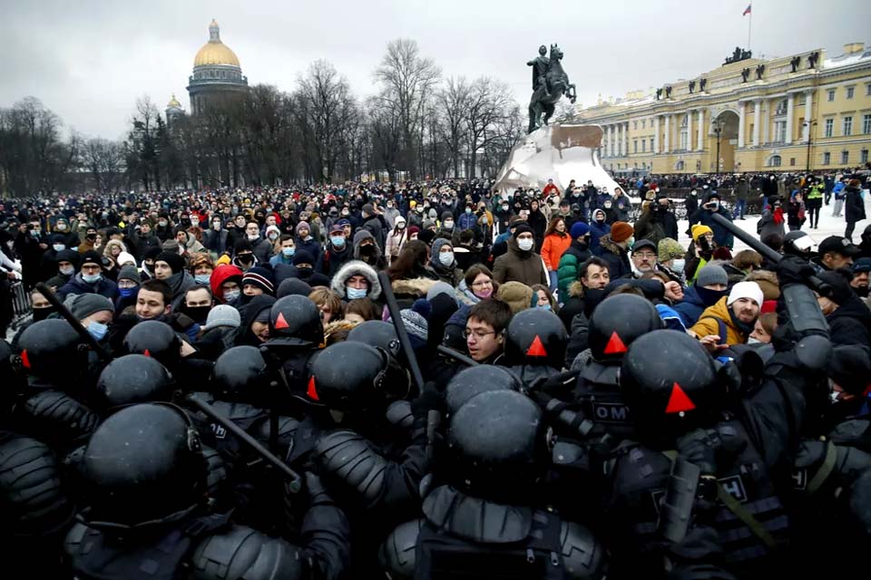 Rússia expulsa diplomatas da Suécia, Alemanha e Polônia após protestos contra a prisão de líder opositor