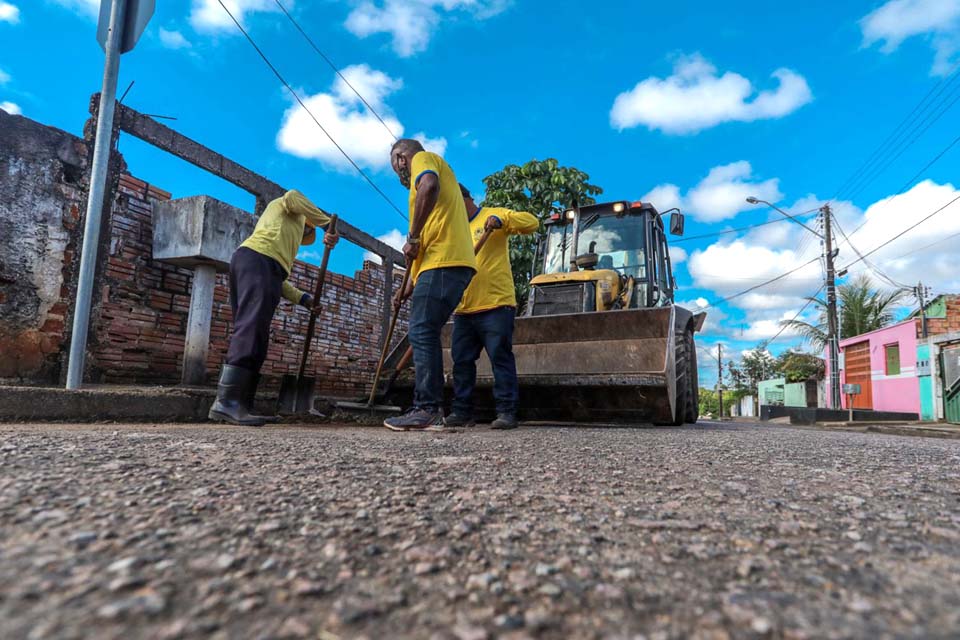 Porto Velho: Bairro Costa Silva recebe serviços de limpeza urbana