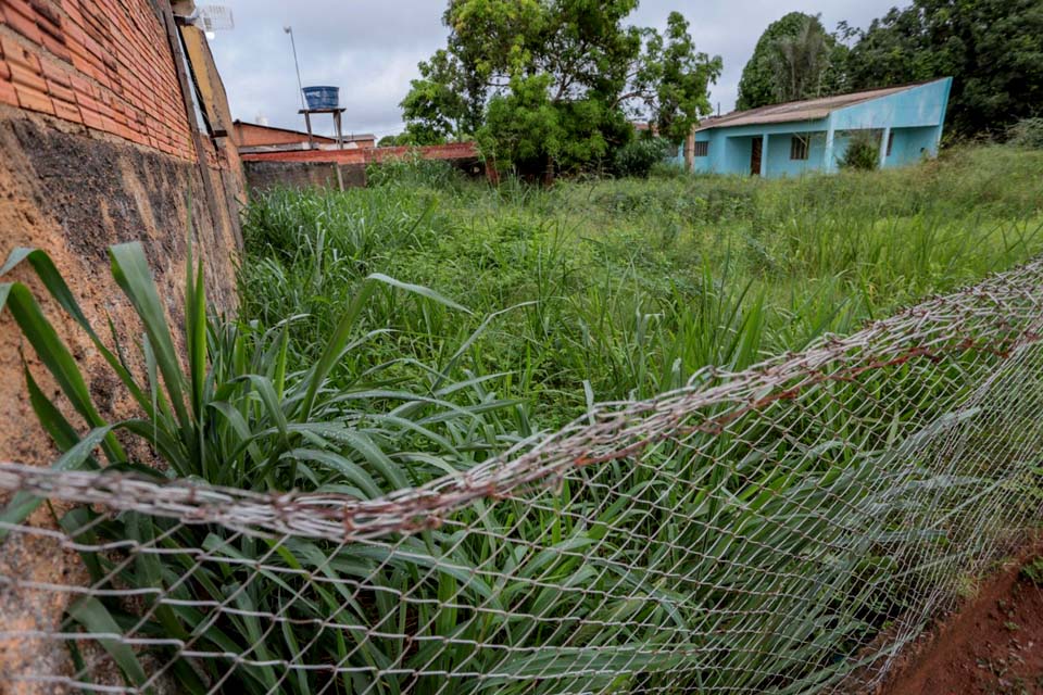 Fiscalização em terrenos baldios é intensificada em Porto Velho; multas por falta de limpeza é de até R$ 5 mil