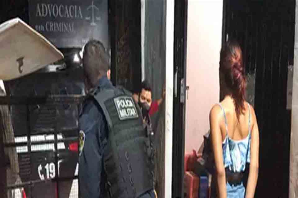 Travesti é preso após tentar matar homem em bar na Nova Porto Velho