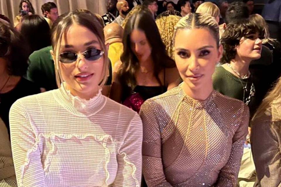 Sasha Meneghel assiste a desfile ao lado de Kim Kardashian na Semana de Moda de NY