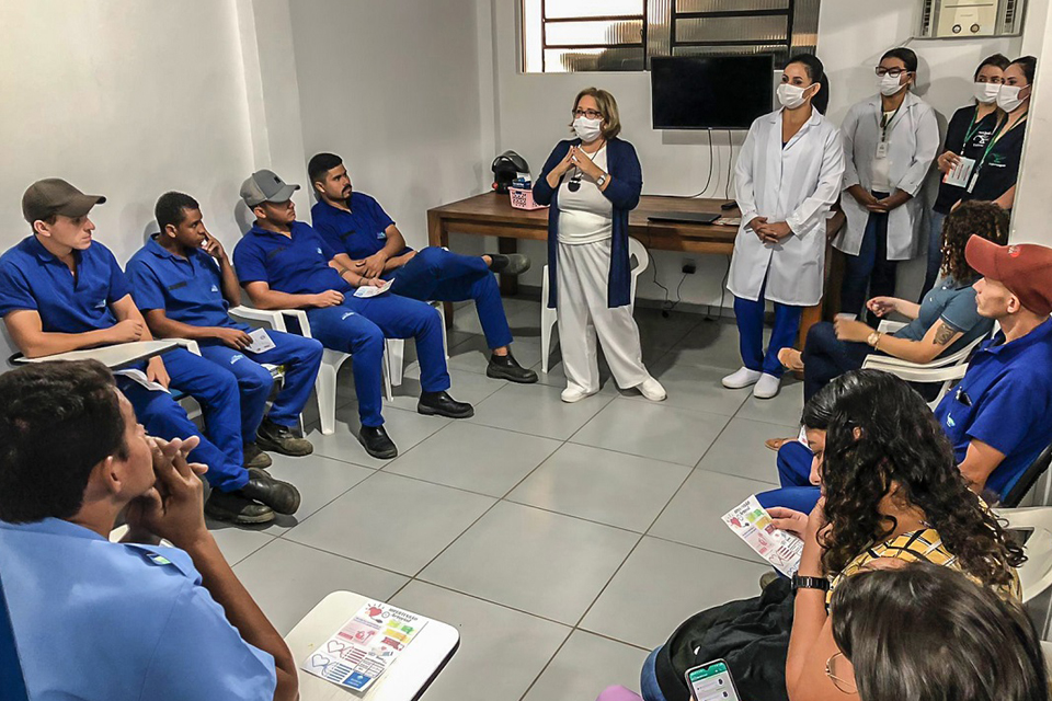 Semusa promove encontro de saúde mental em empresa de transportes