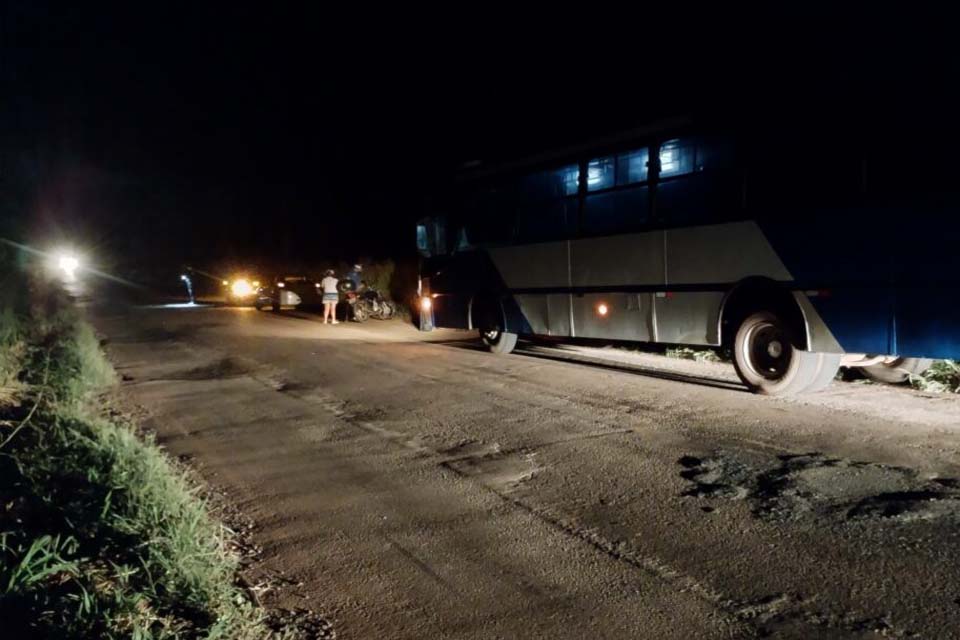 Ônibus atropela homem que caminhava as margens da RO 010 em Rolim de Moura