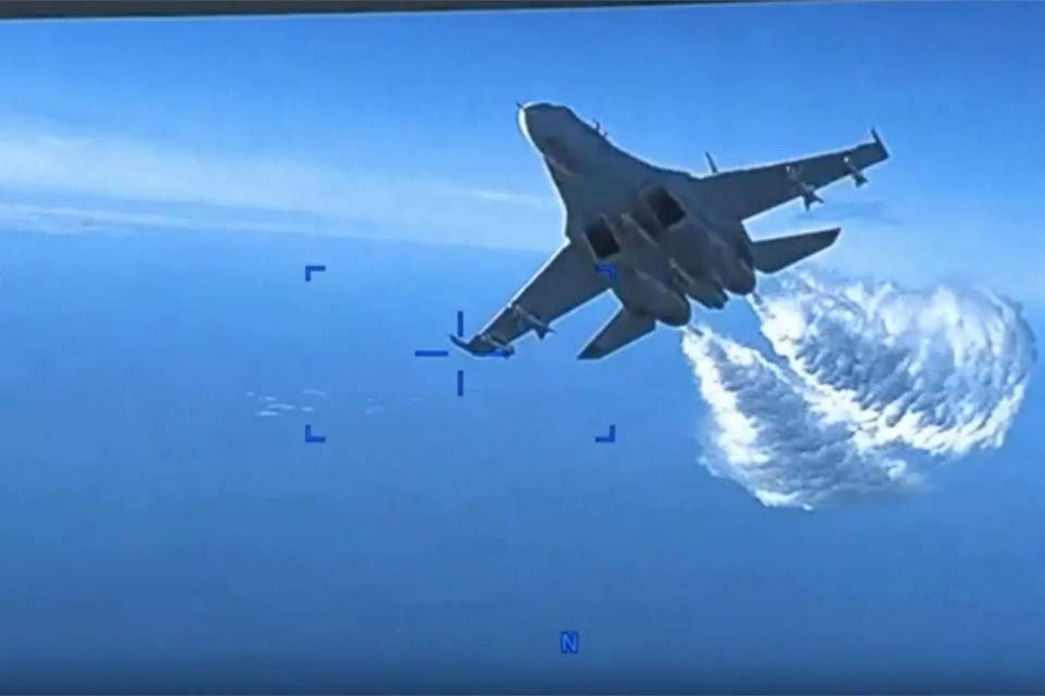 Rússia diz ter mobilizado caça para impedir entrada de aeronaves da OTAN