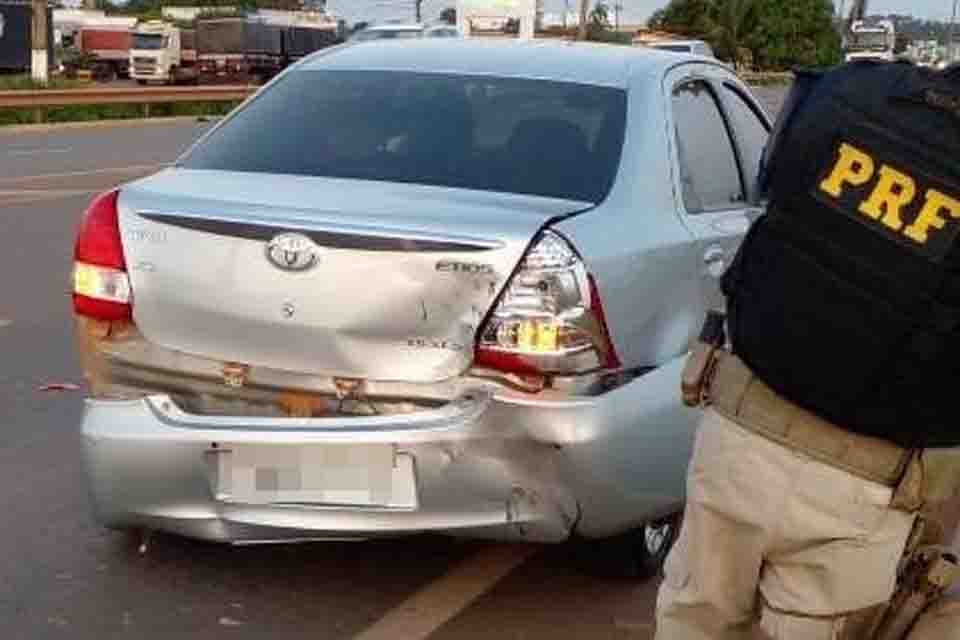 Motociclista atinge traseira de carro na BR-364 em Vilhena