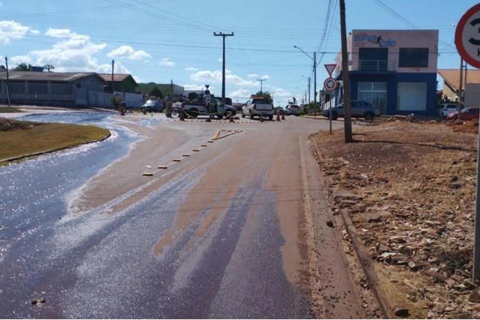 Comtram de Rolim de Moura instala rotatória entre a Rua Jaguaribe e Avenida Maceió 