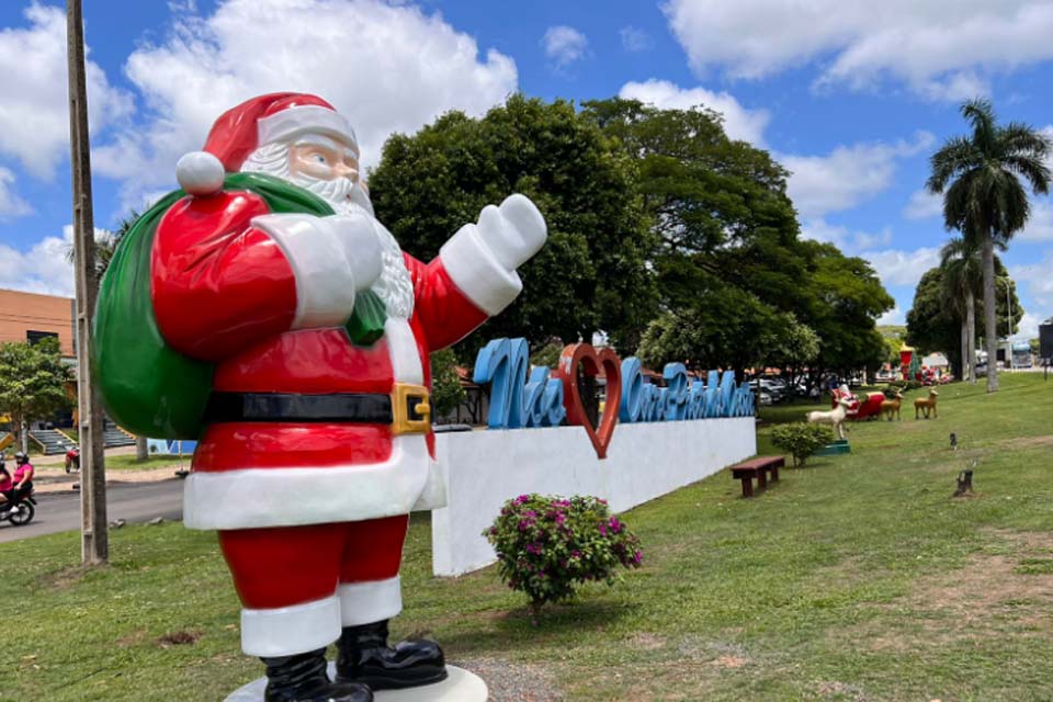 Prefeitura de Ouro Preto do Oeste inicia instalação dos enfeites natalinos