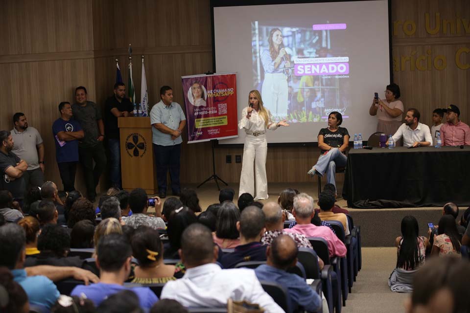 Ieda Chaves fala de cidadania e a importância dos cristãos no desenvolvimento social durante reunião com a Quadrangular