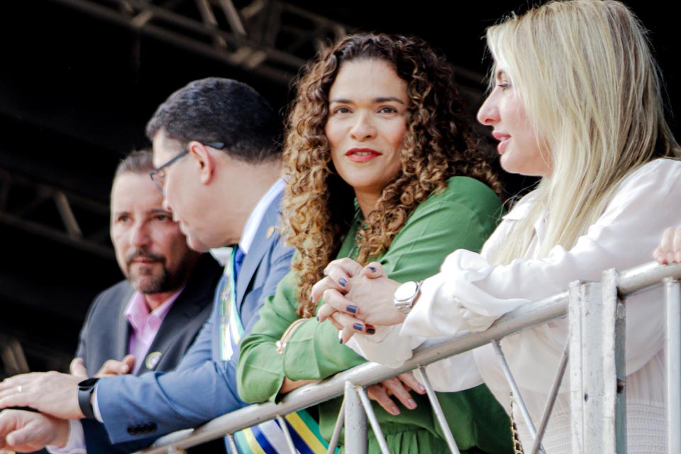 Deputada Ieda Chaves participa do desfile Cívico-Militar alusivo ao 7 de Setembro em Porto Velho