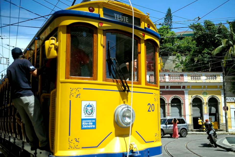 Governo do Rio entrega 1º trecho revitalizado do bonde de Santa Teresa