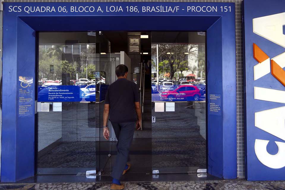 Caixa abre agências neste sábado para saques de auxílio em espécie