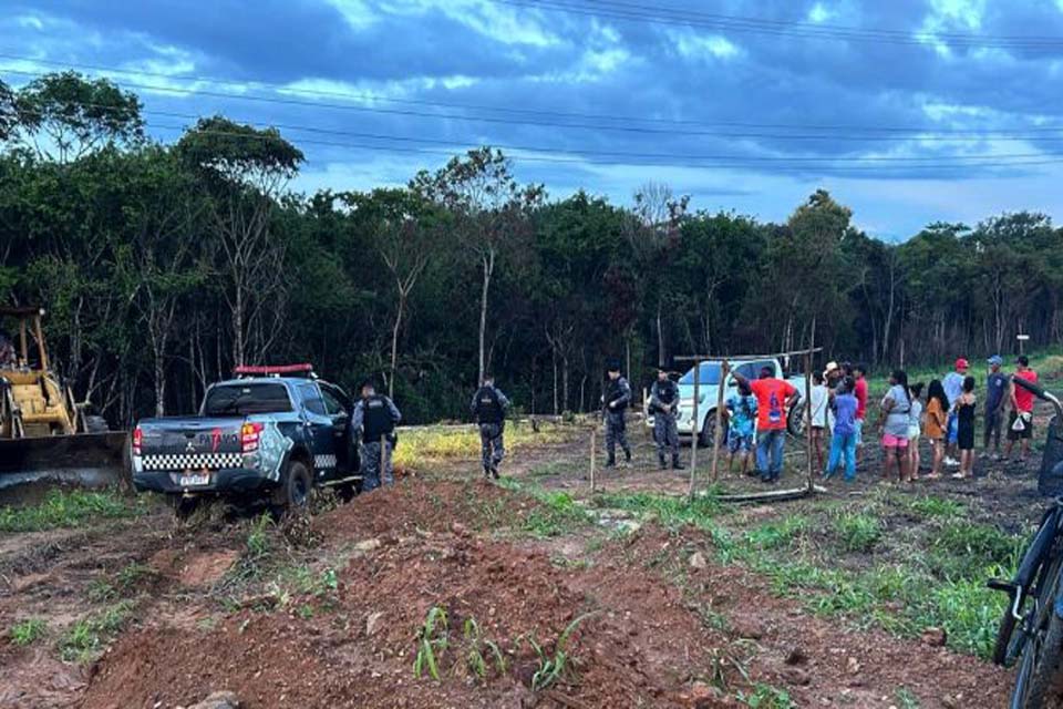 Polícia mobiliza efetivo e retira grupo de área invadida em Vilhena