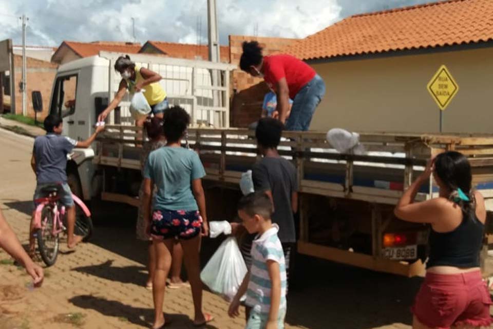 Movimentos sociais doam alimentos e máscaras para famílias de baixa renda