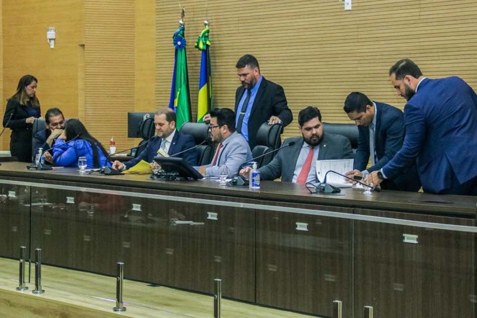 Assembleia Legislativa de Rondônia recepciona e aprova texto corrigindo erro orçamentário do Poder Executivo