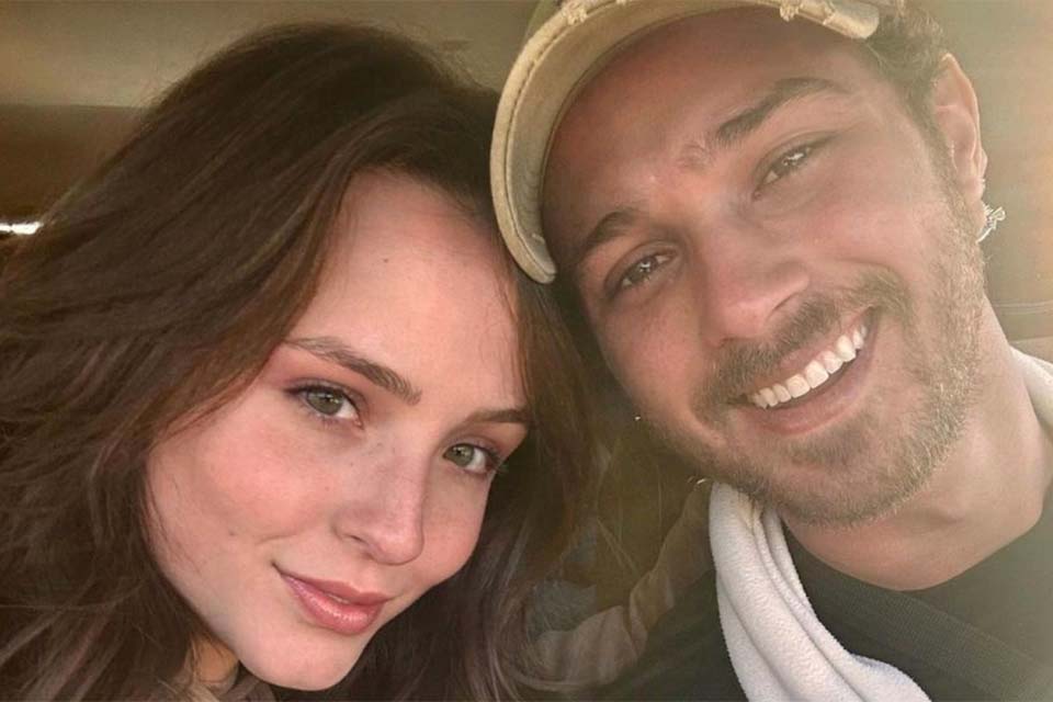 Noivos, Larissa Manoela e André Luiz Frambach revelam planos para o casamento: 'Tudo com calma'