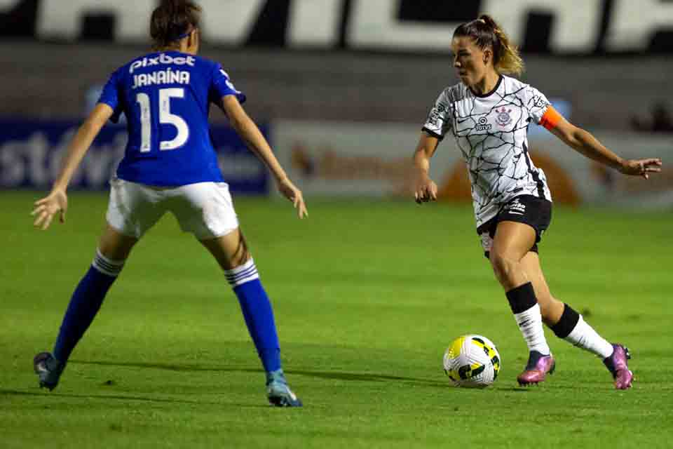 Corinthians vence Cruzeiro para assumir ponta do Brasileiro Feminino