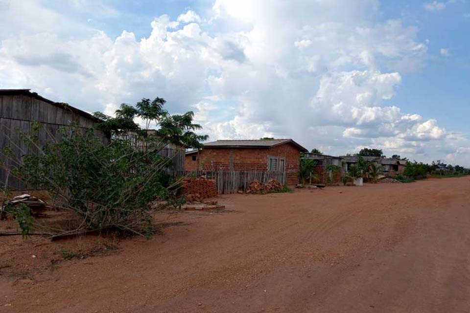 Embargo judicial: moradores de casas populares inacabadas reclamam da falta de energia elétrica   