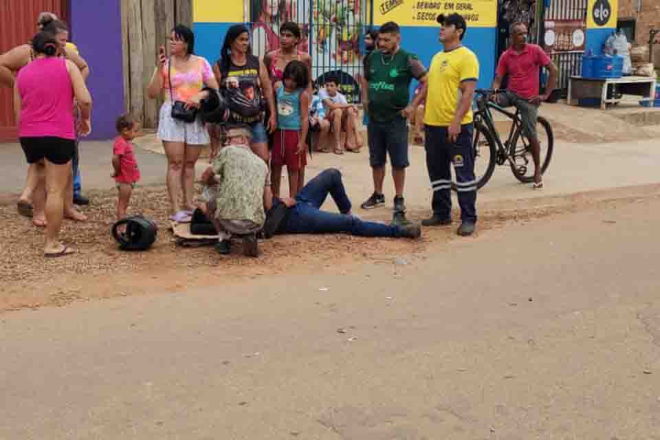 Motociclista fica ferido em colisão com carro na zona leste