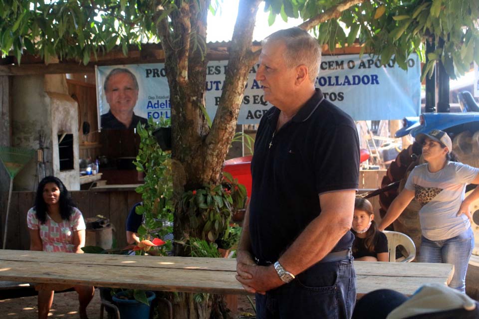 Adelino Follador participa da entrega de distribuidor de calcário para Associação Rural 