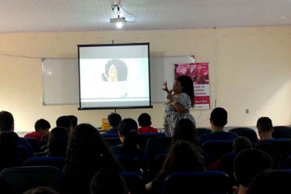 SINTERO realiza palestra sobre violência contra a mulher na Escola Jorge Vicente Salazar dos Santos