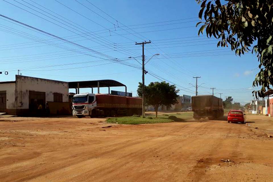 Após licitação fracassar, prefeita busca soluções para executar obra de asfalto em avenida