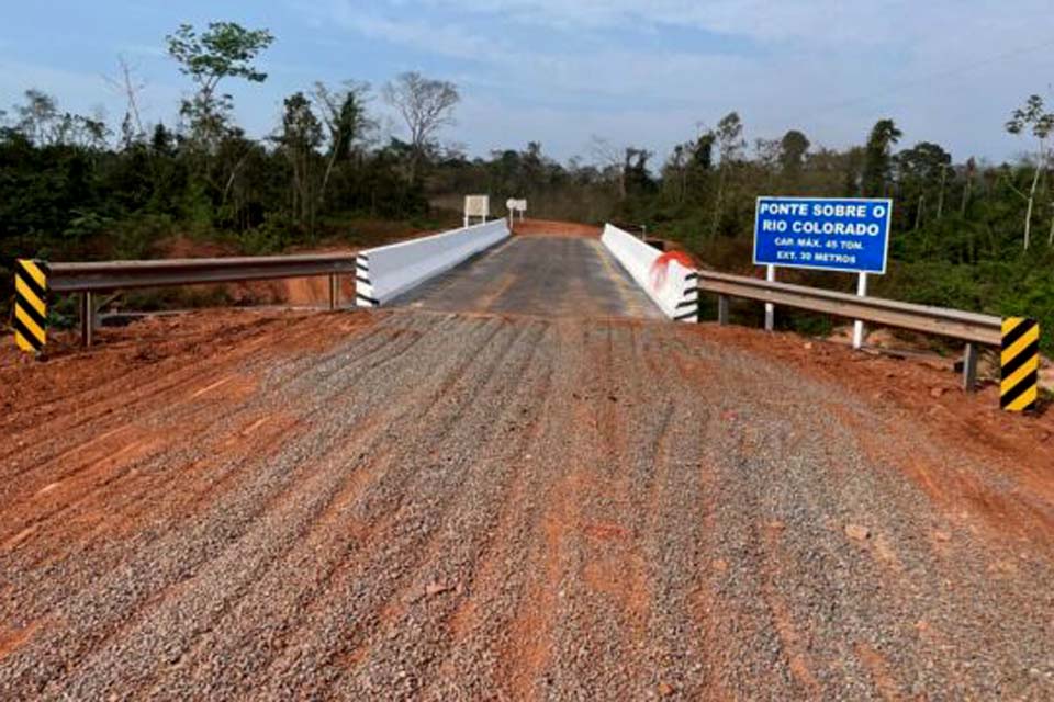 Tráfego de veículos é liberado na ponte sobre o rio Colorado na RO-490