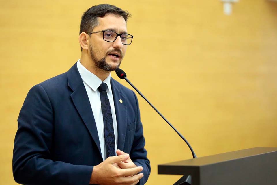 Durante discurso em sessão plenária, deputado Anderson declara apoio às forças de segurança na discussão salarial com o governo