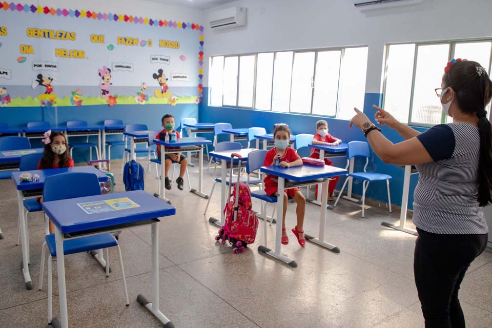 Professores da rede municipal em Porto Velho têm acesso à caderno de orientação pedagógica