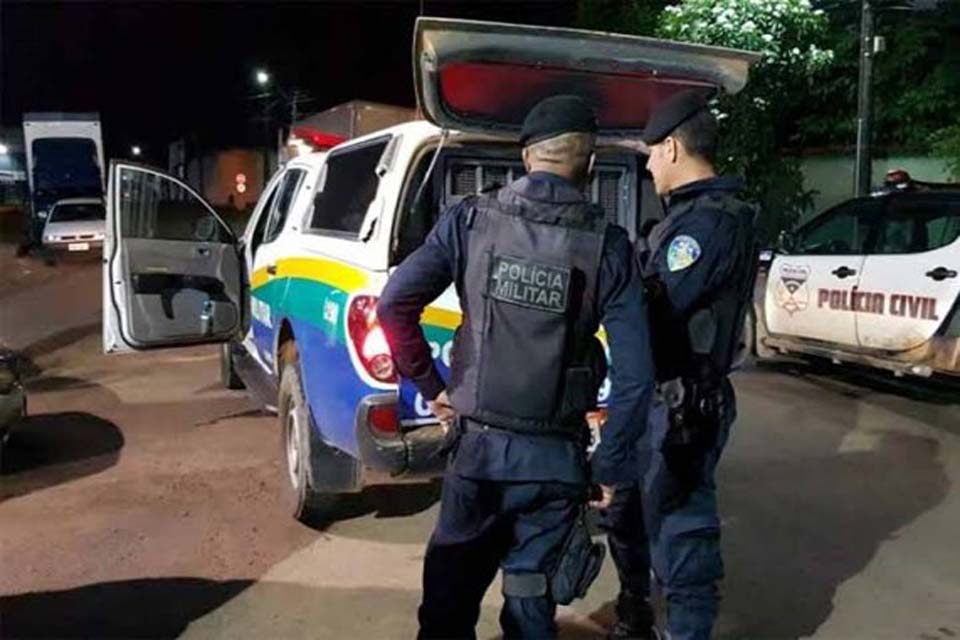 Homem é preso acusado de tenta matar mulher a facadas na zona leste