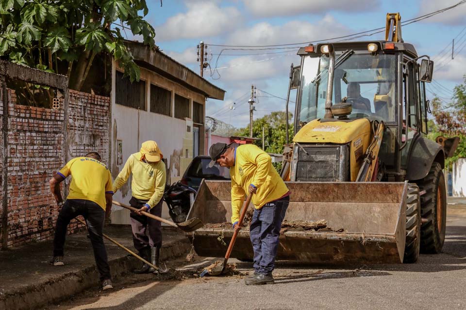 Ruas e praças de Porto Velho recebem serviço de limpeza urbana