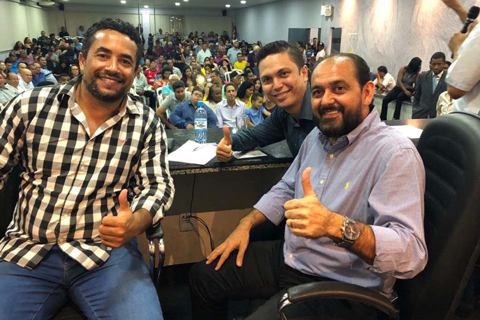 MDB reúne multidão e anuncia Isaú Fonseca como pré-candidato a prefeito de Ji-Paraná