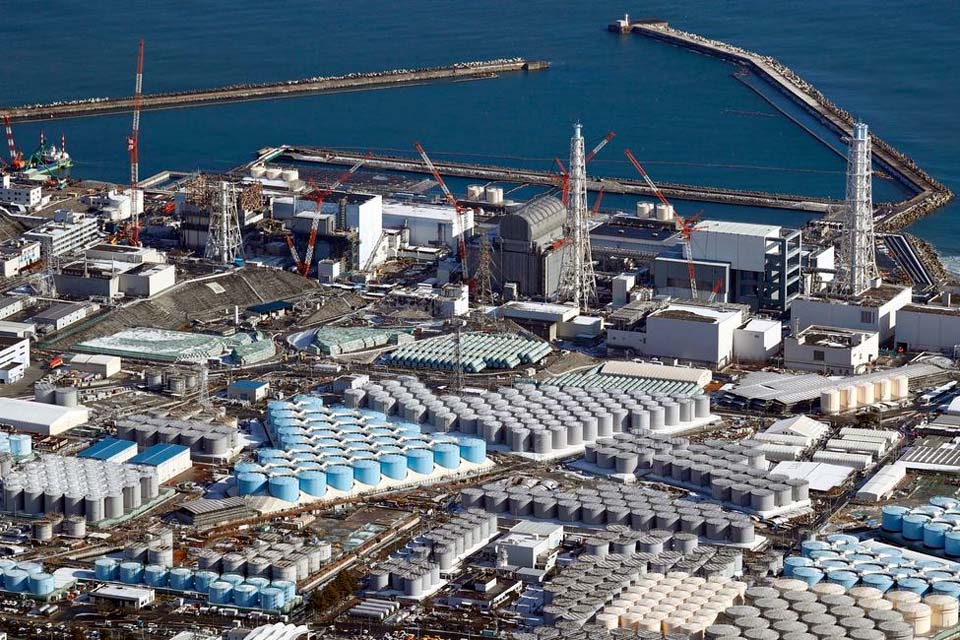 Japão vai lançar ao mar água tratada da usina de Fukushima