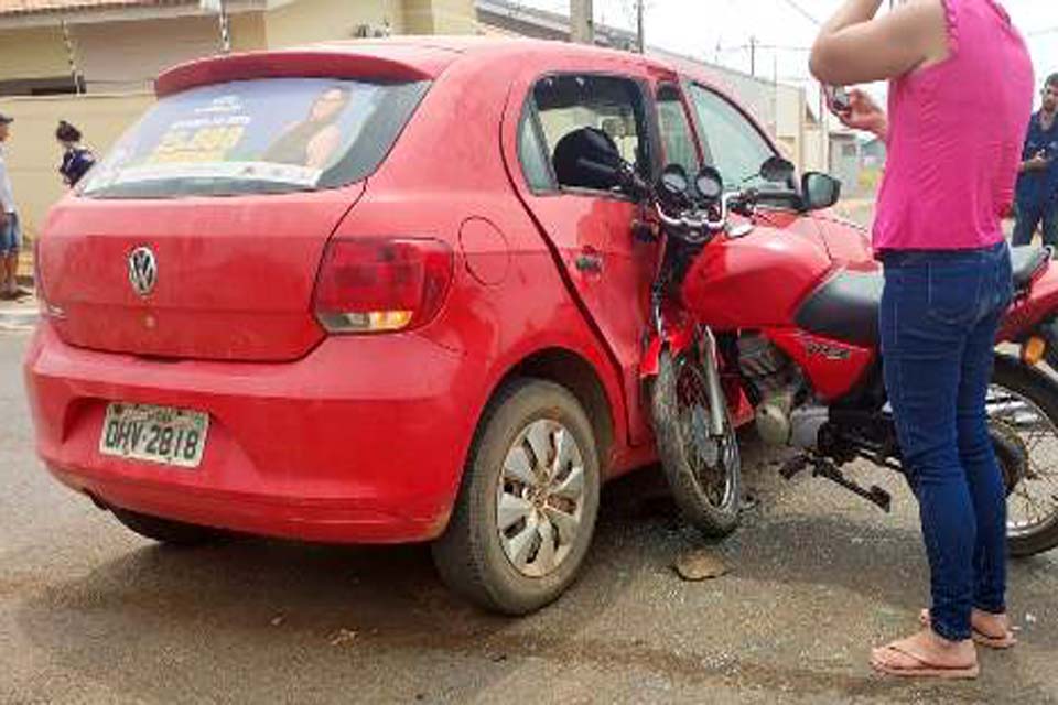 Motociclista fica ferido após colisão entre moto e carro em Vilhena