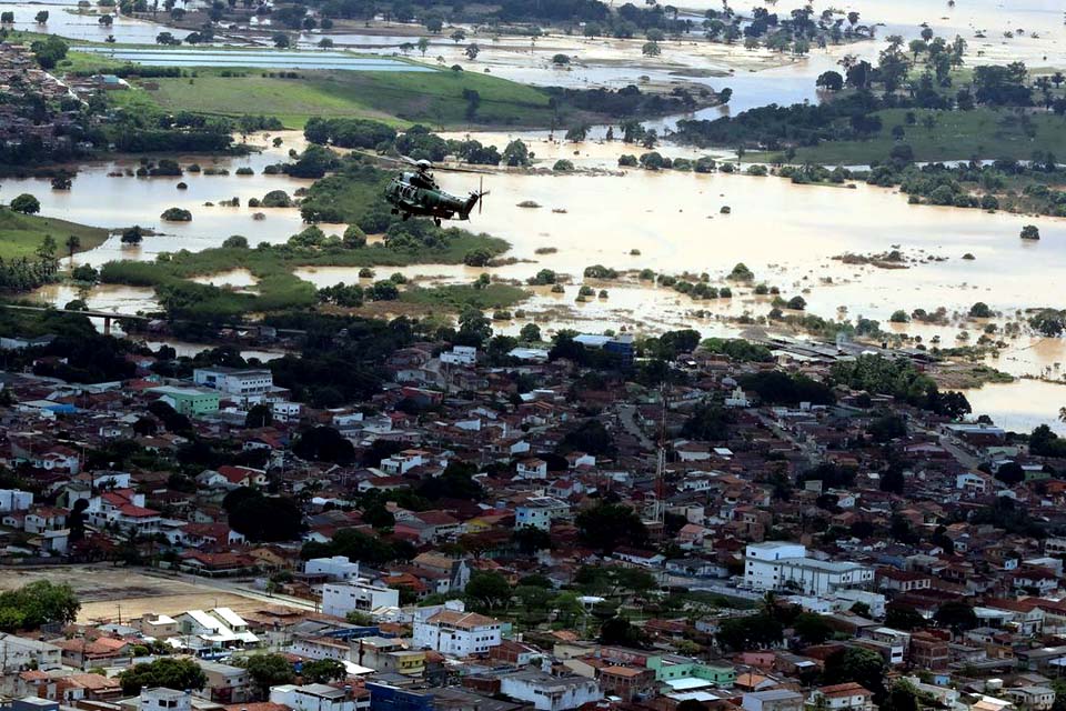 Brasileiro já pode receber alertas de desastres naturais por WhatsApp