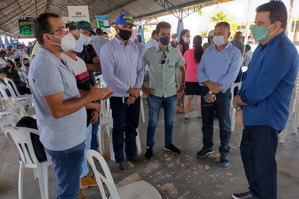 Deputado Federal Lúcio Mosquini participa de Encontro de Proprietários Rurais e defende regularização fundiária