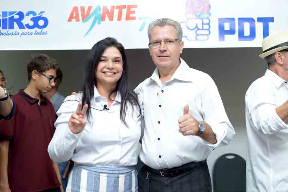 Grande aliança de partidos e quase 60 pré-candidatos a vereador lançam Raquel Donadon em evento cheio