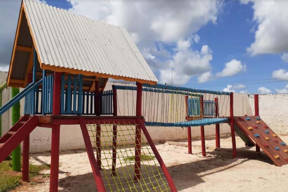 Alunos da escola municipal Vilma Vieira ganham parque através de emenda do deputado estadual Luizinho Goebel