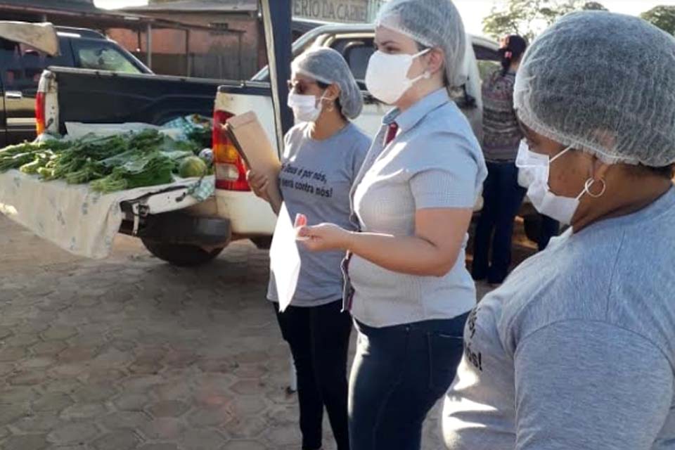  Secretária de saúde orienta feirantes no combate ao coronavírus em Castanheiras