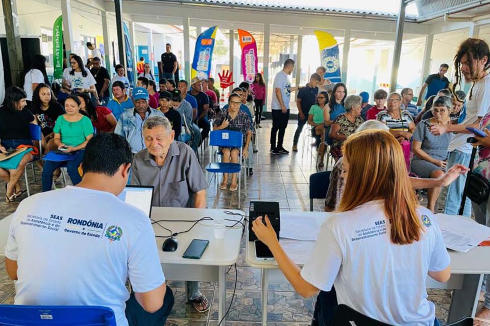 Moradores de Pimenteiras do Oeste recebem serviços do Rondônia Cidadã neste fim de semana 