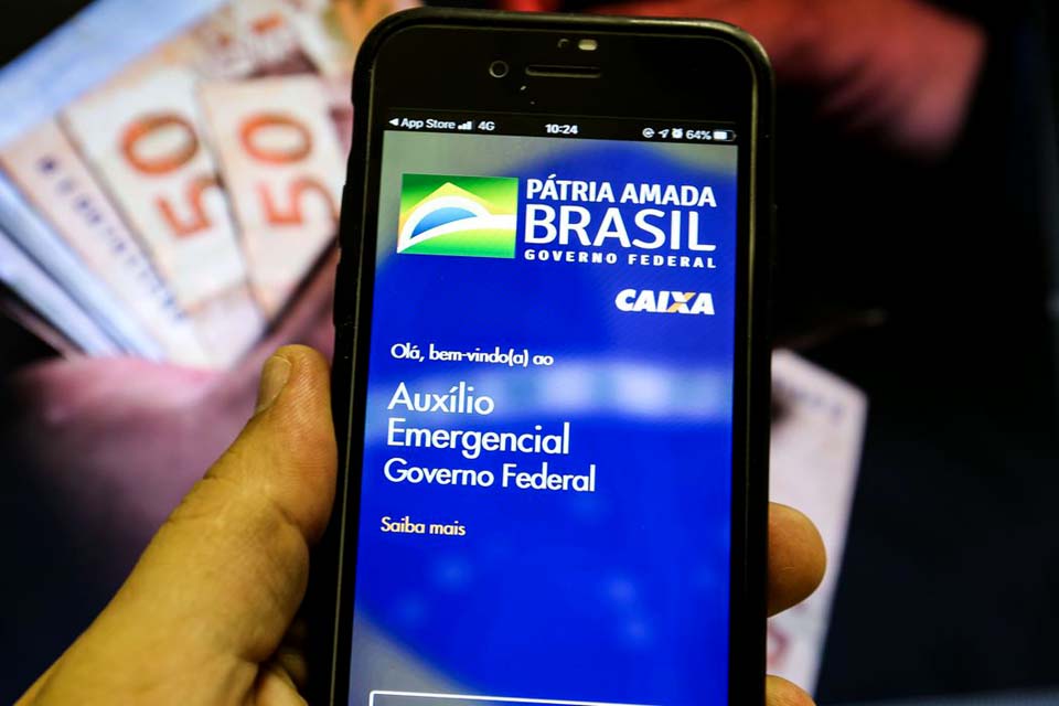 Caixa paga auxílio emergencial a 3,2 milhões nascidos em novembro