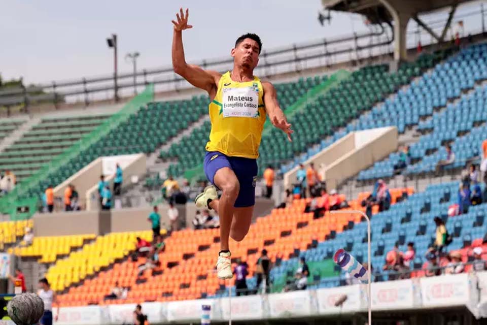 Paratleta rondoniense, Mateus Evangelista, conquista medalha de bronze no salto em distância em Paris