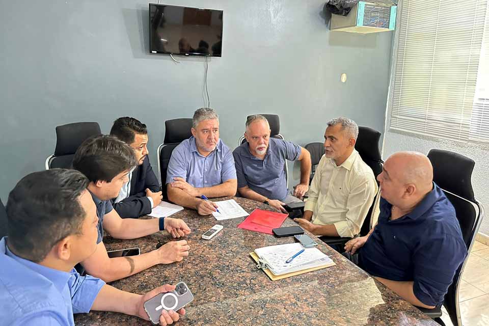 Preços de combustíveis em Rondônia são discutidos em reunião dos vereadores na Câmara Municipal